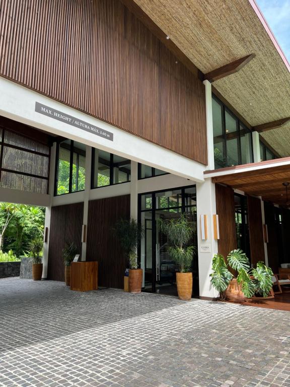 1-Bedroom Rainforest Suite & Balcony at Botanika