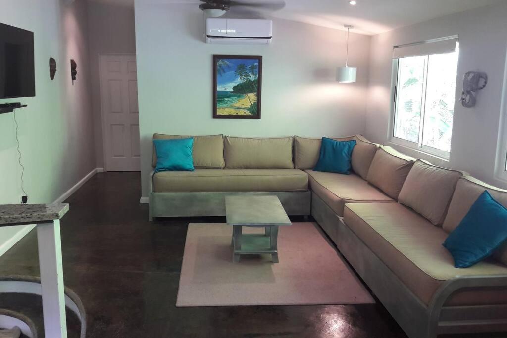 #17A Hermosa Beach Bungalow 1st floor 1 bedroom Apt