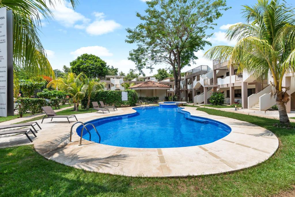 2-BD Condo Near Beach with Pool Rooftop Patio