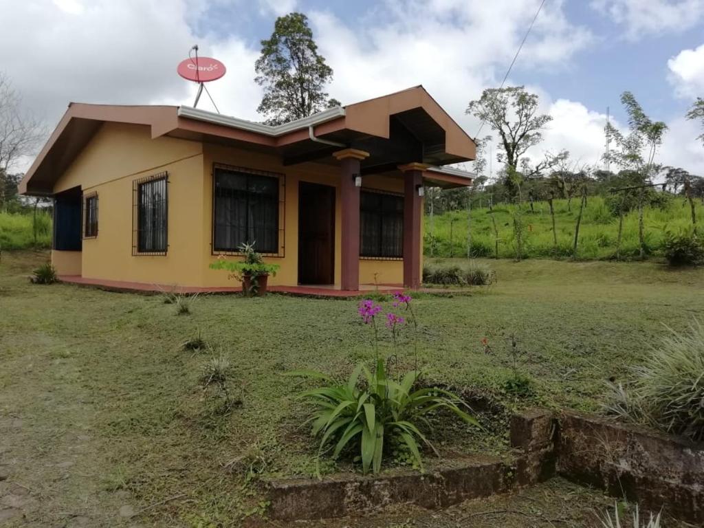 Casas de Campo Las Pavitas Cottages "Red Frog"