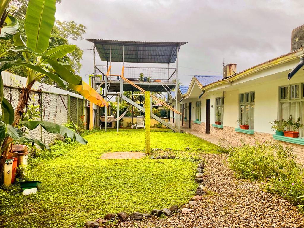 Tropical Housing by El Rodeo - Calle El Manglar