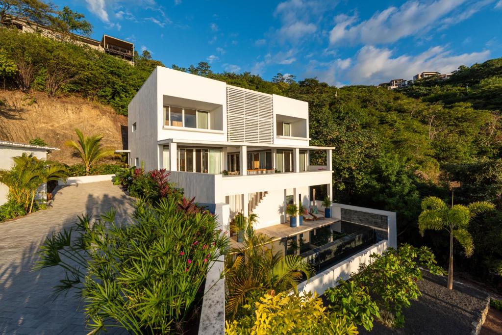 Beautiful Getaway 3BR House/ amazing ocean view