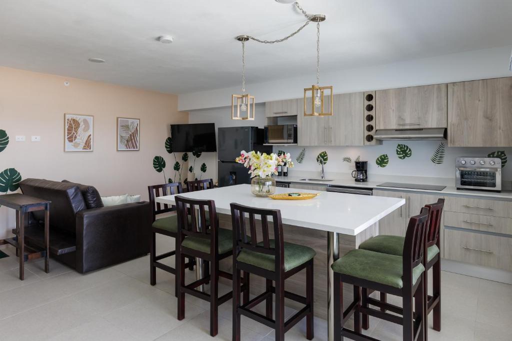 Casago 0701A, BRAND NEW RENTAL Stunning Ocean View Nature Inspired