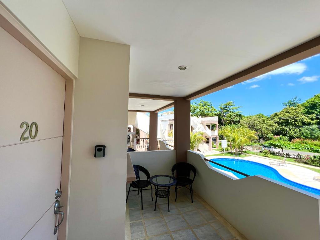 Charming Condo With A Rooftop, Across Beach