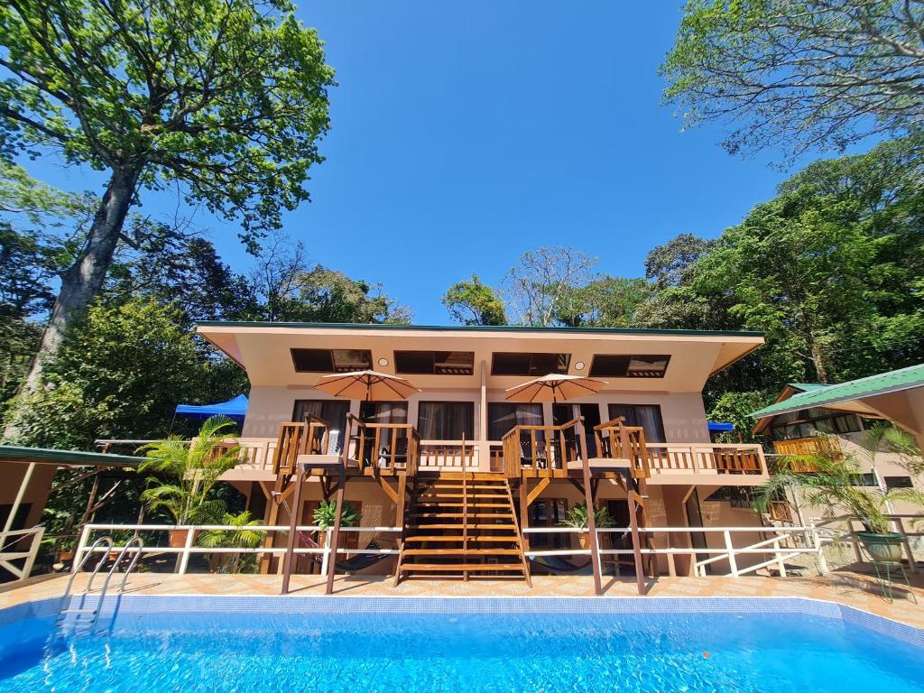 Cool Waters Jungle Deluxe Apartments