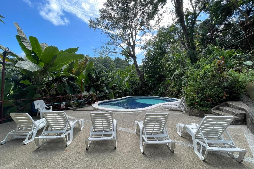 Cozy AC EcoCondo 4 with Pool Wildlife Visits