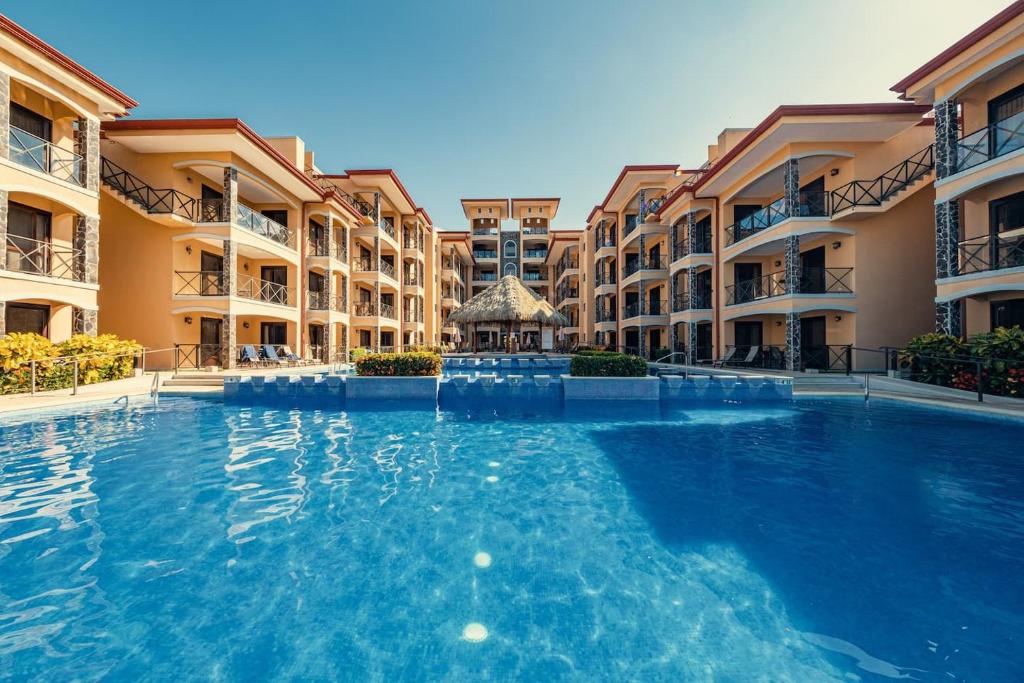 Direct Beach & Pool Access L 247 Security