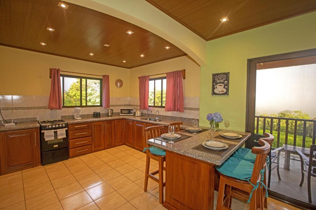 Beautiful 2 Bedroom Villa with Private Nature Reserve - Friendship House