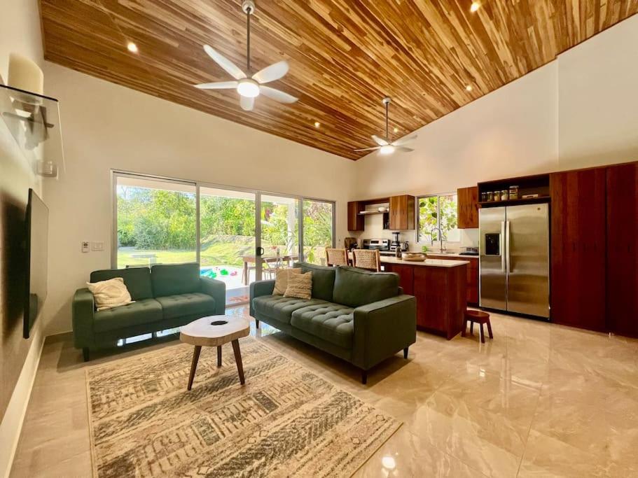 Holiday Villa with Pool in Central Ojochal