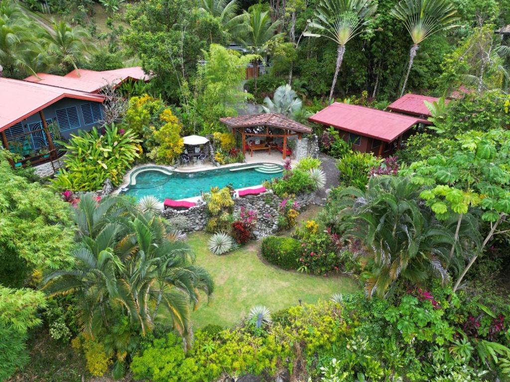 La Rana Deluxe Villa - Riverfront With A Pool