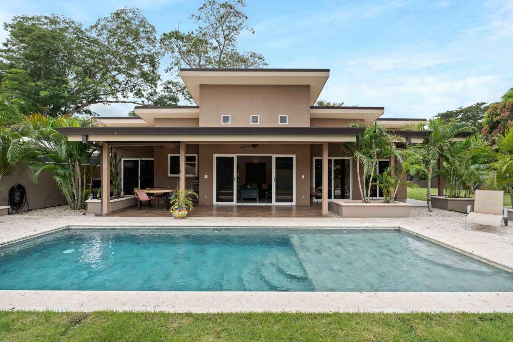 Large Pool 3BD Property Close to Potrero Beach