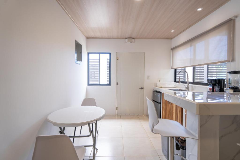 Modern Couple Apartment Near Marino Ballena