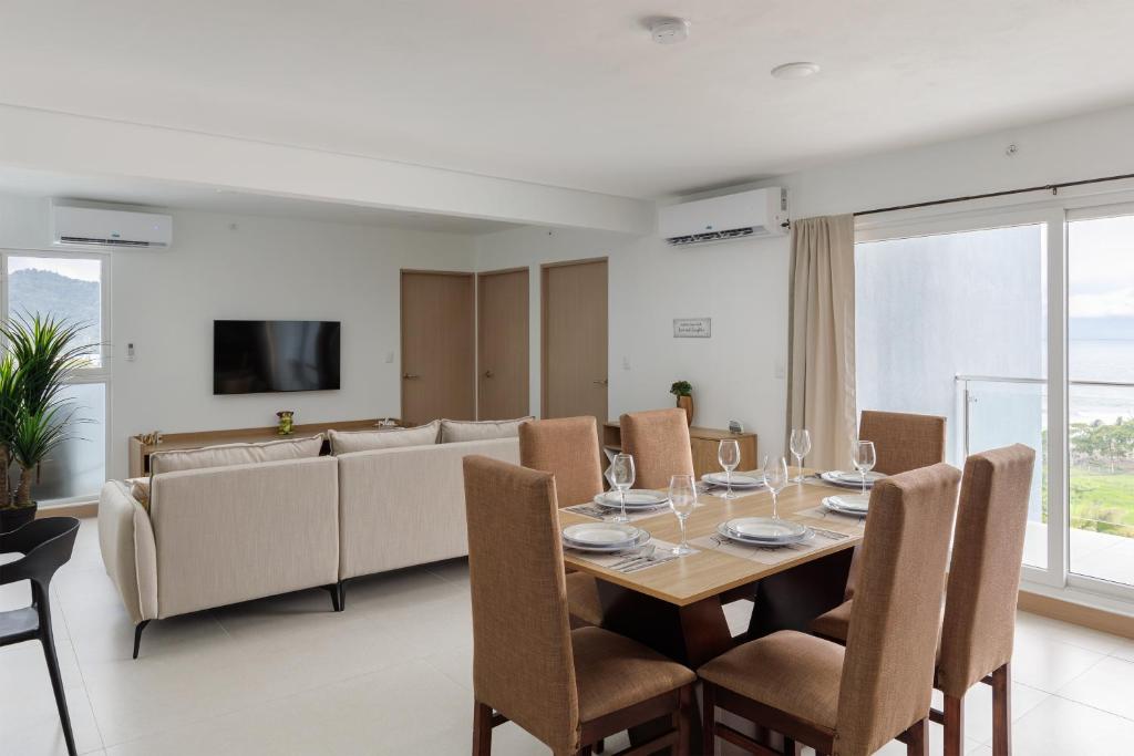 Casago 1302B, Brand New Rental Ocean View Retreat