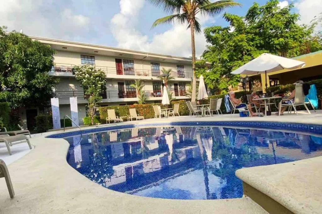 Spacious 2 Bed 2 Bath L Great Walking Score