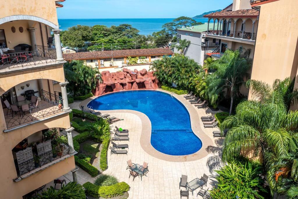 Sunrise 51 Spacious beach condo!