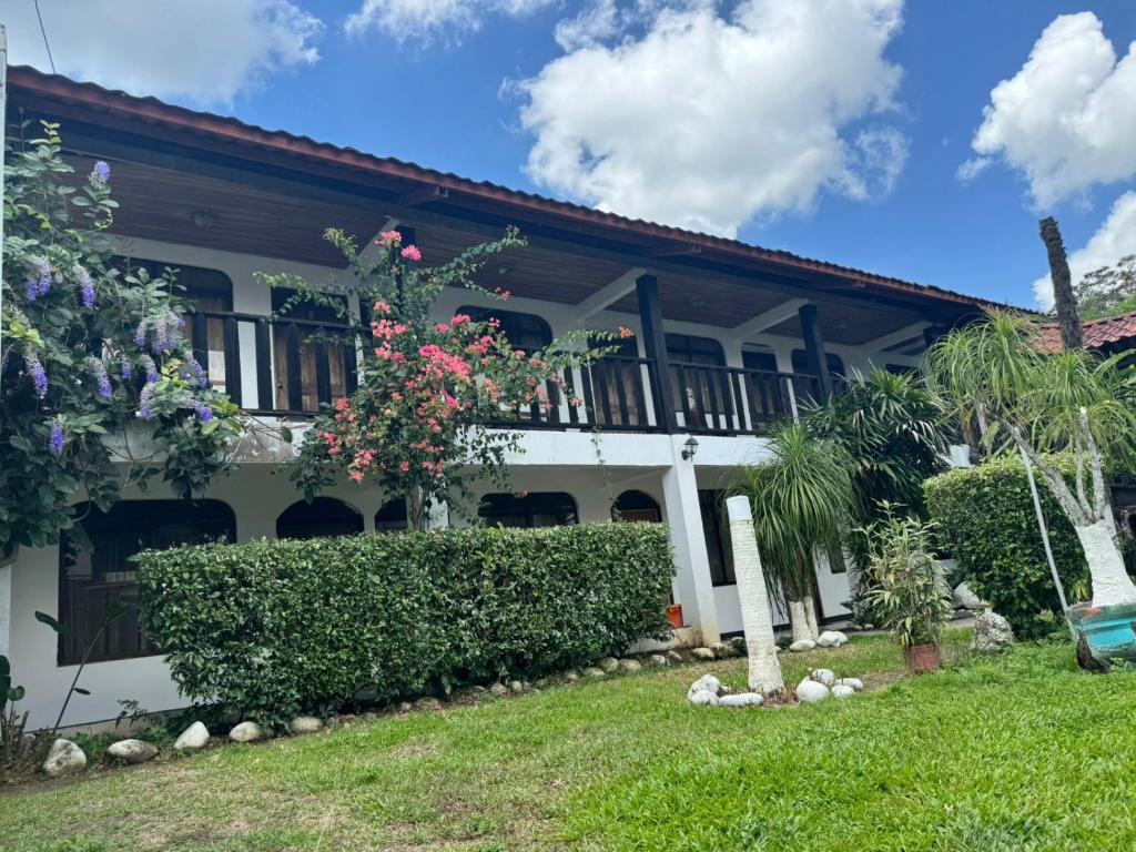 Hotel Tabacones Guacimo