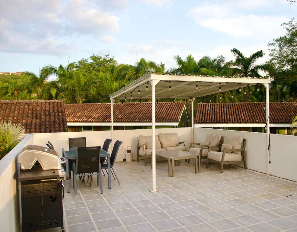 The Nest 2 Bedroom1 Bath Condo Rooftop Patio