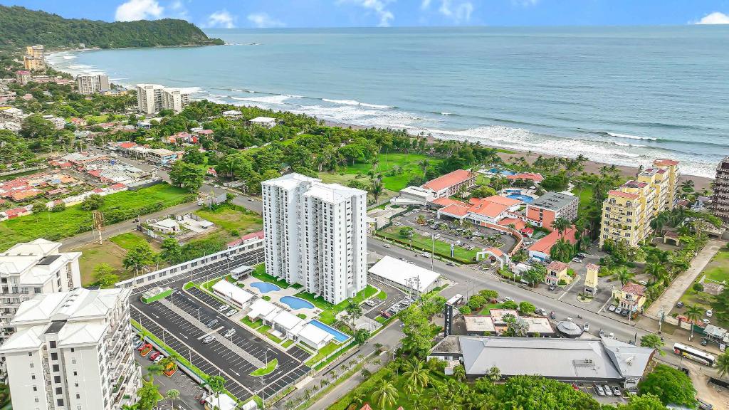Upstay - New Condo in Jaco - 5 mins from Beach