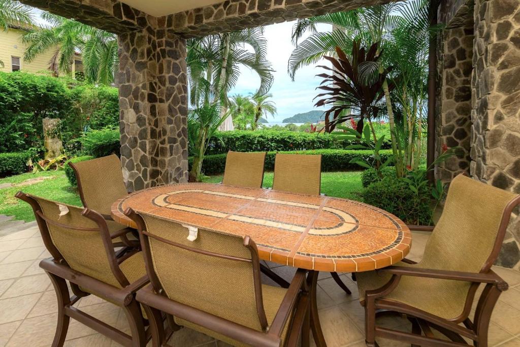 Vista Bahia 3 bdrm ocean view in beach Resort