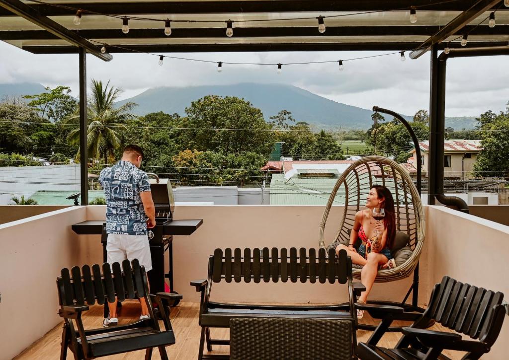 Rooftop and stunning Arenal Volcano views 3 minutes from La Fortuna